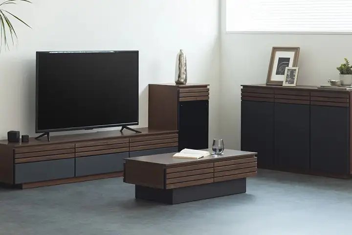 黒とブラウンを基調としたウッディモダンシリーズの家具