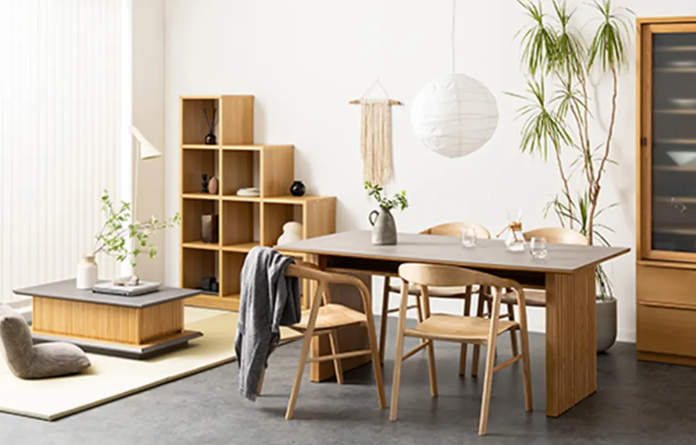 和モダンで明るい雰囲気のリビングダイニングルーム