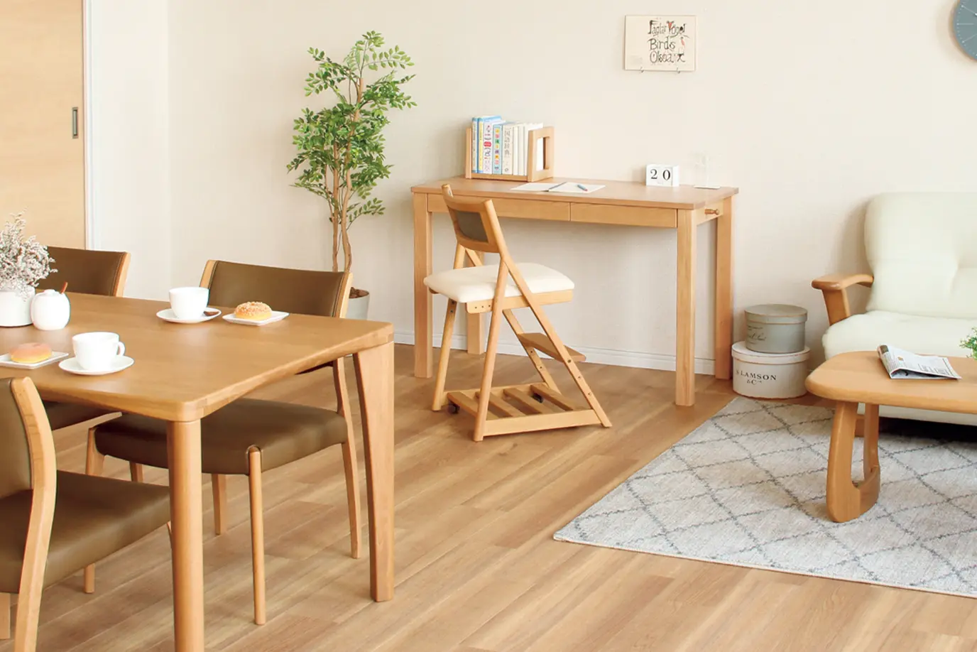 浜本工芸 ダイニングテーブル&チェア5脚 重厚でも圧迫感を感じさせないデザインのダイニングテーブル DT-5400