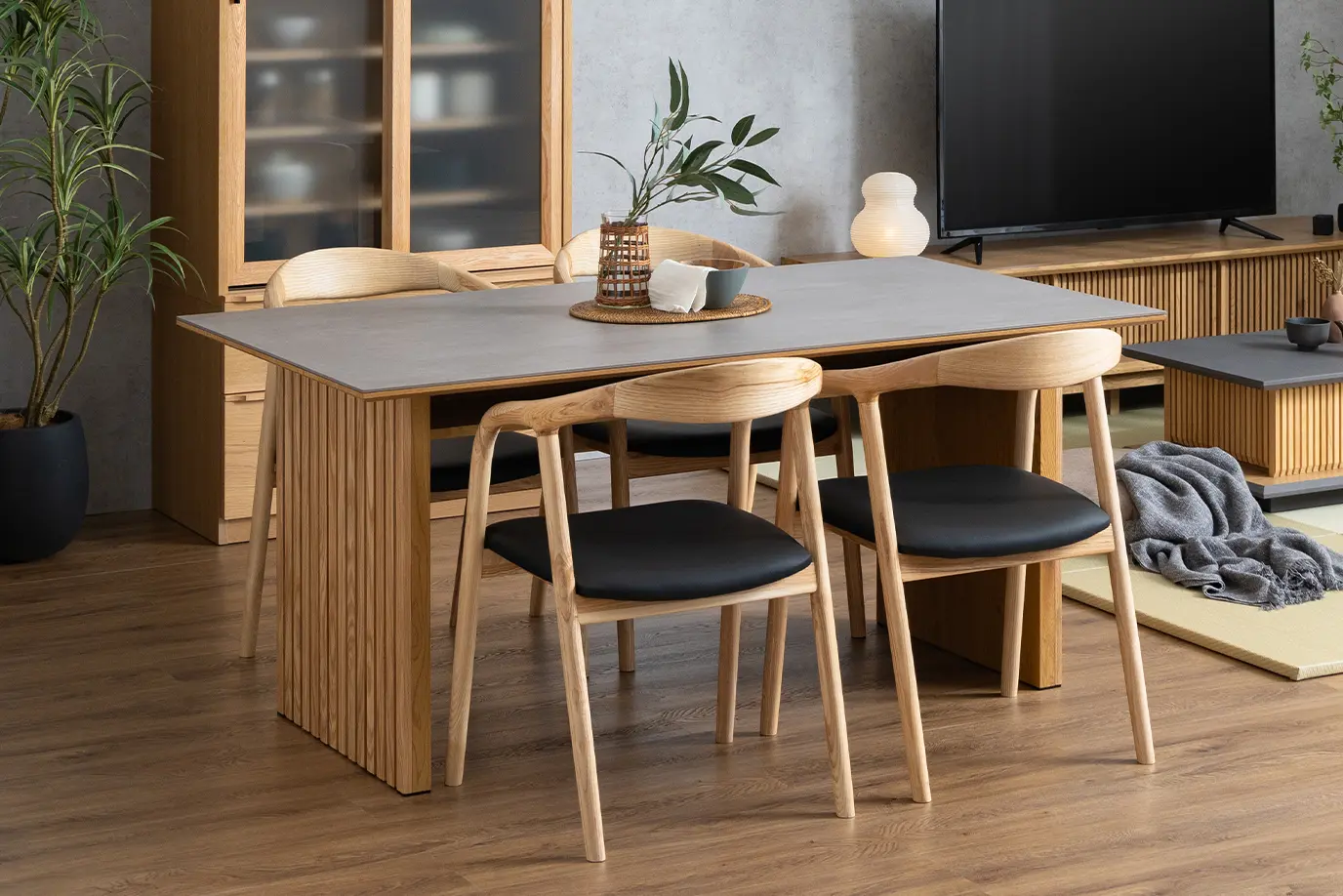 和モダンなダイニング