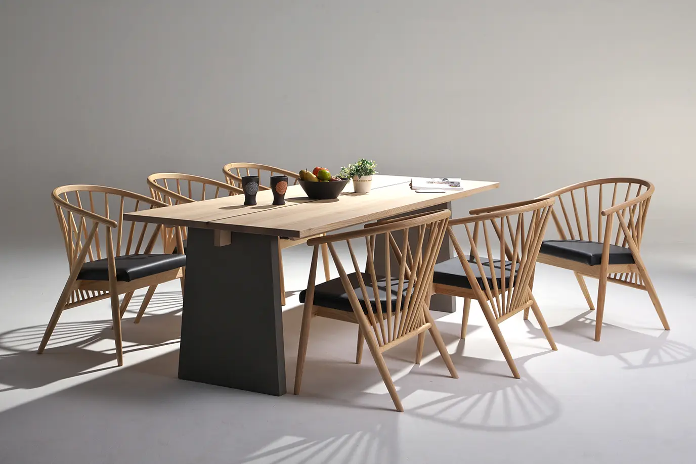 和モダンなダイニングセット