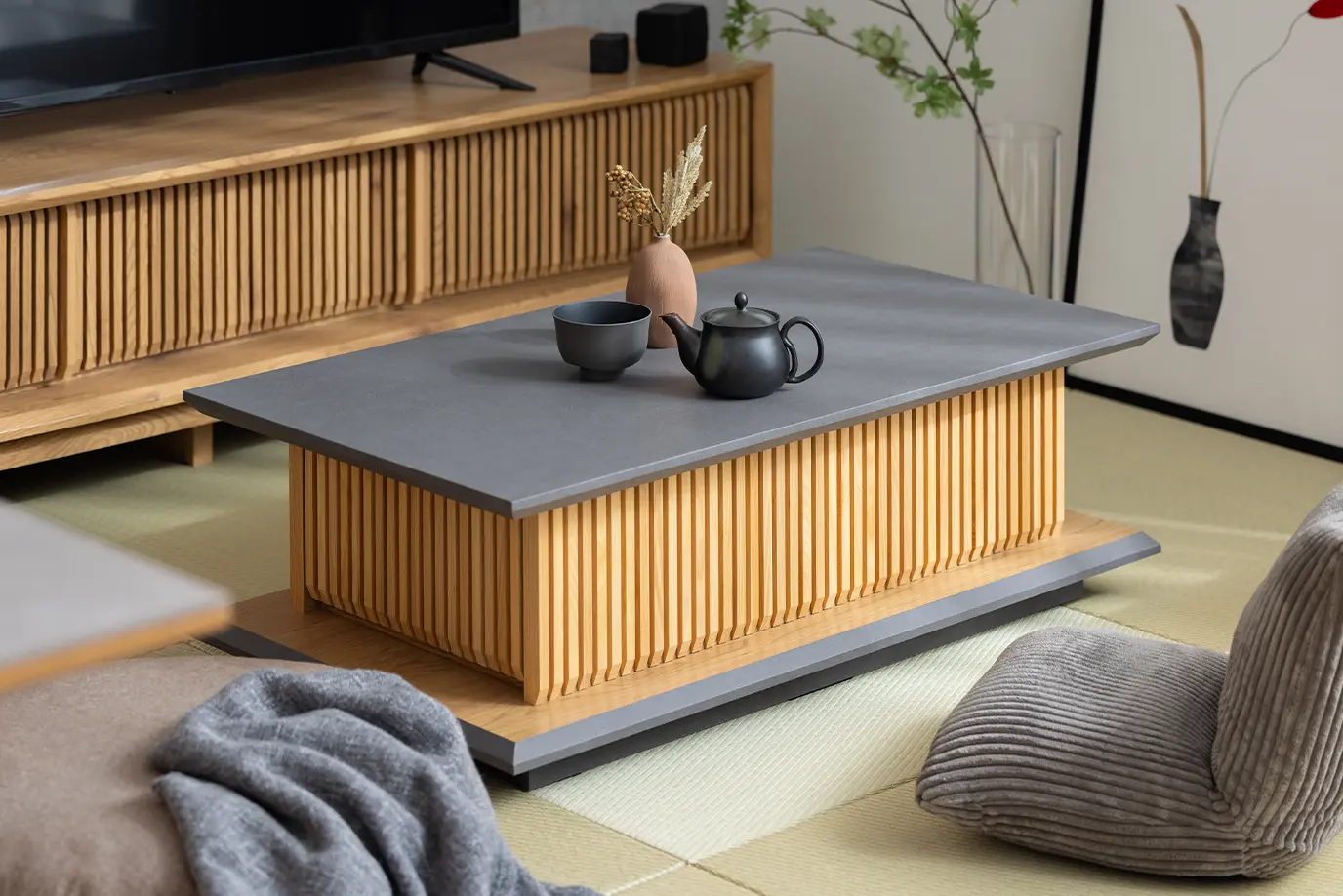 和モダンなテーブル