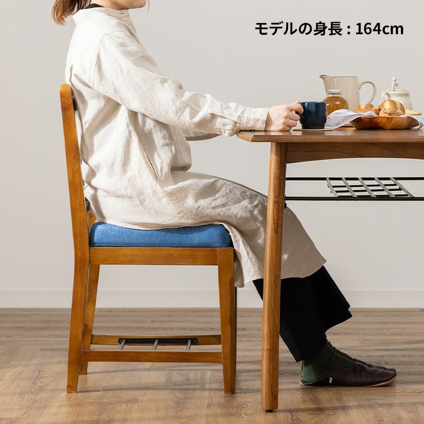 木製 ダイニングチェア アンティーク風 布張り 棚付き 肘なし 黒