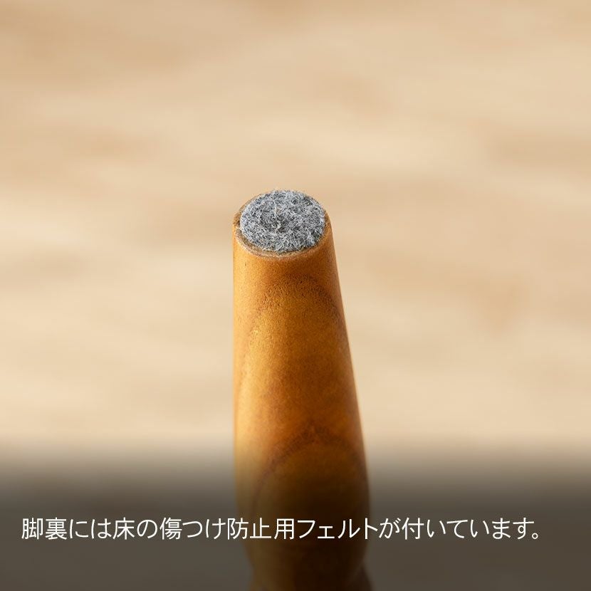 飴色の木肌と革の風格。オールドカシワのウィンザーチェア。 飴色の木肌と革の風格。オールドカシワのウィンザーチェア。 【公式通販】