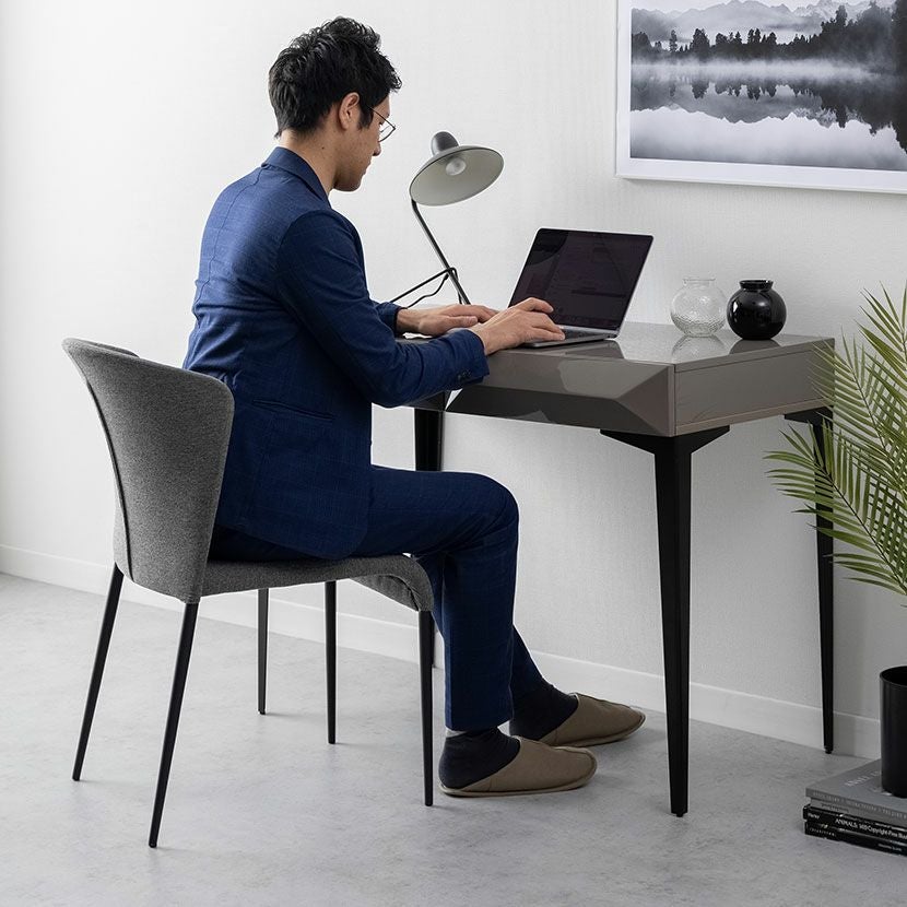 展示品☆モダンなダイニングチェア 軽量椅子 スタッキングチェア スタイリッシュ ダイニングチェア 布張り スチール脚 肘なし スタッキングチェア