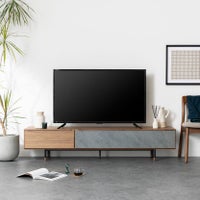 幅180cm テレビ台 ラグナー メラミン 天然木 木製 オーク材 ウォールナット材 脚付き 引き出し付き 収納 テレビボード ローボード おしゃれ 北欧 モダン ルンバブル｜¥49,000の動画